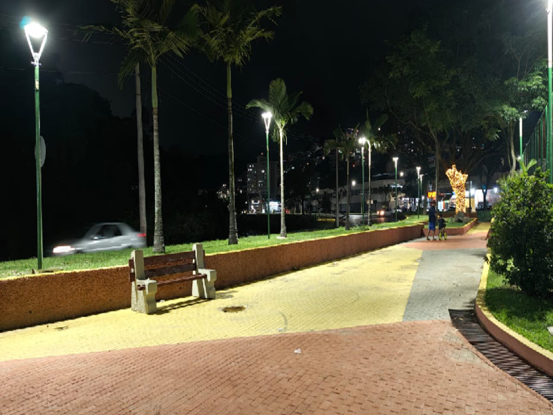 Boniteza no Vila Ideal: praça do bairro é revitalizada e recebe nova iluminação Boniteza no Vila Ideal: praça do bairro é revitalizada e recebe nova iluminação
