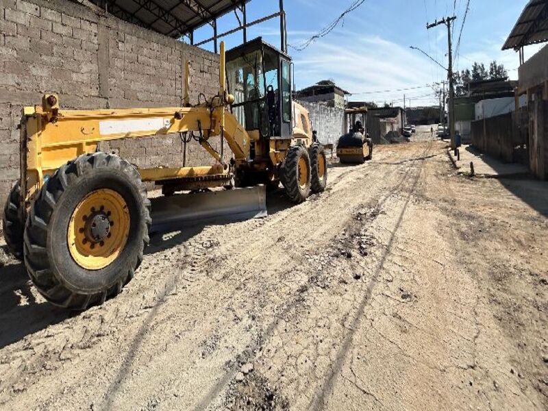 Pavimentação afeta trânsito no bairro Jardim Santa Bárbara