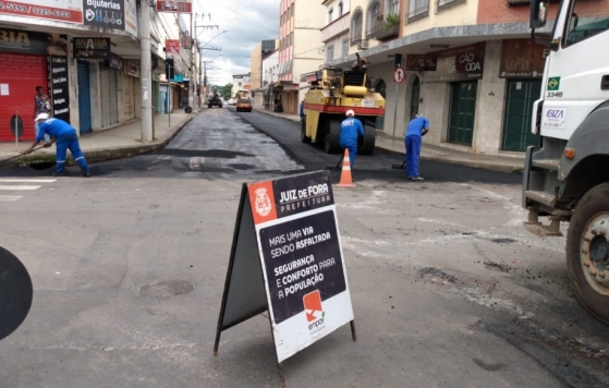 Prefeitura realiza asfaltamento em ruas de Benfica