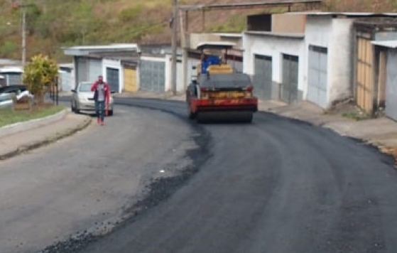 Prefeitura realiza recapeamento asfáltico no Bairro Borboleta