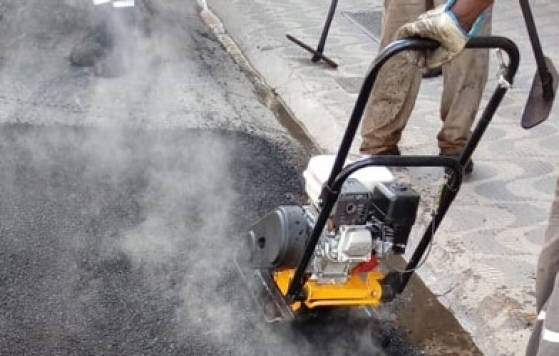 Empav aplica 50 toneladas de asfalto diariamente