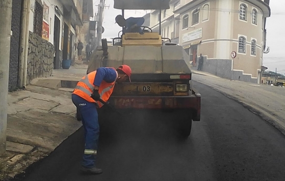 Prefeitura programa asfaltamento em mais de 50 ruas até o final do ano