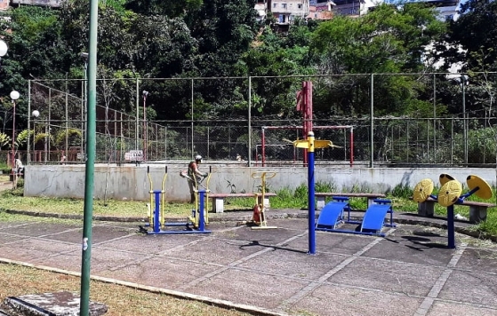 Praça Sebastião Lima é revitalizada pelas equipes da operação Boniteza