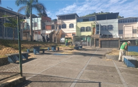 Empav finaliza limpeza e recolhe resíduos em praças de quatro bairros