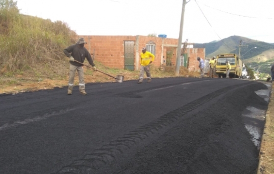Empav realiza asfaltamento completo no bairro Pedras Preciosas