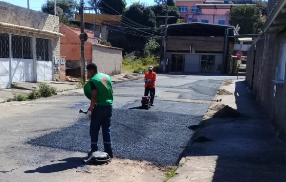 Empav realiza recomposição asfáltica nos bairros Boa Vista, Jardim Esperança, Marumbi e Novo Triunfo