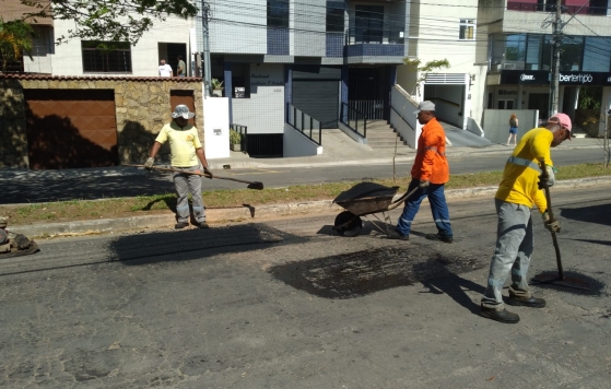 Empav realiza recomposição asfáltica na Avenida Barão de Rio Branco e Jardim Casablanca