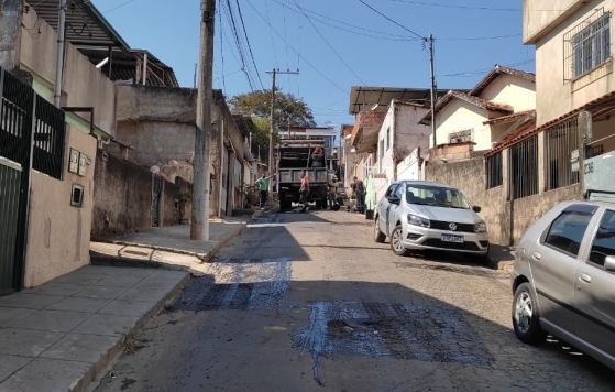 Empav realiza serviços de recomposição asfáltica no bairro Retiro