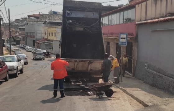 Empav realiza serviços de recomposição asfáltica no bairro Santa Cecília