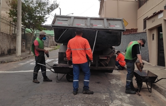 Empav realiza Operação tapa-buraco no bairro Centenário