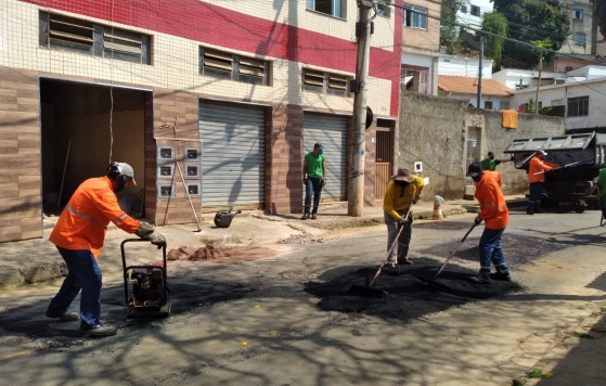 Operação Tapa-buraco atende demandas no bairro Progresso