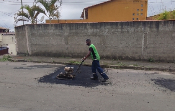 Empav realiza operação tapa-buraco no bairro Caiçaras 