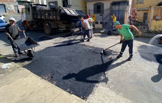 Operação tapa-buracos, do Programa Boniteza, atende ruas do Nova Era e outros bairros nesta quarta, 6