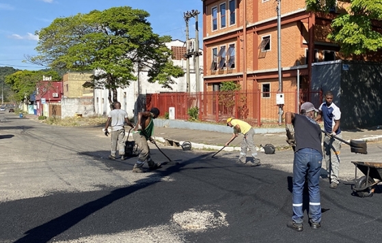 Santa Efigênia, São Mateus e outros 16 bairros recebem operação tapa-buracos nesta semana