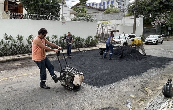 Alameda Ilva Mello Reis e outras 18 ruas recebem operação tapa-buracos nesta segunda-feira, 16