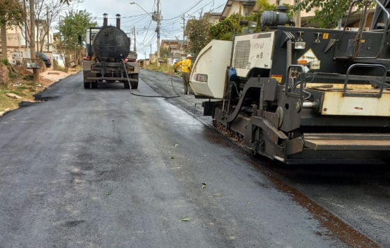 PJF conclui pavimentação de mais uma rua no bairro Miguel Marinho