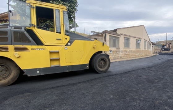 Prefeitura conclui pavimentação de via no bairro Poço Rico