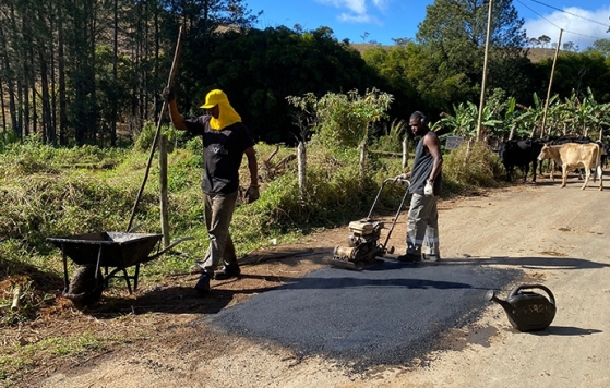 PJF realiza operação tapa-buraco no bairro Cachoeira