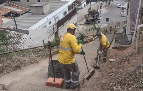 Programa Boniteza realiza limpeza e poda de grama em mais de 70 escadões na cidade