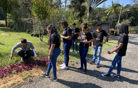 Jovens aprendizes da Empav participam de curso no Horto Florestal