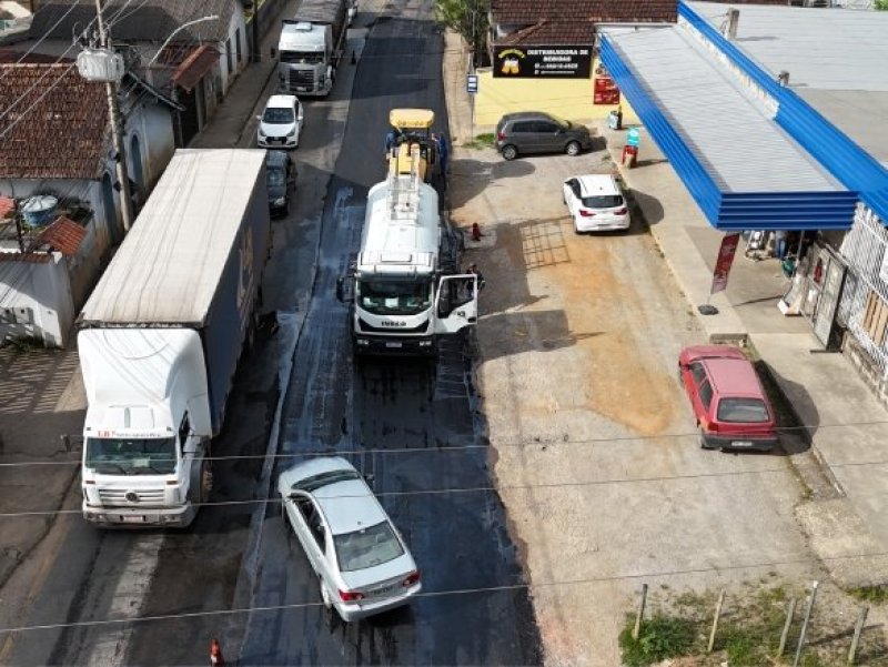 PJF segue com recapeamento asfáltico na avenida Juiz de Fora PJF segue com recapeamento asfáltico na avenida Juiz de Fora