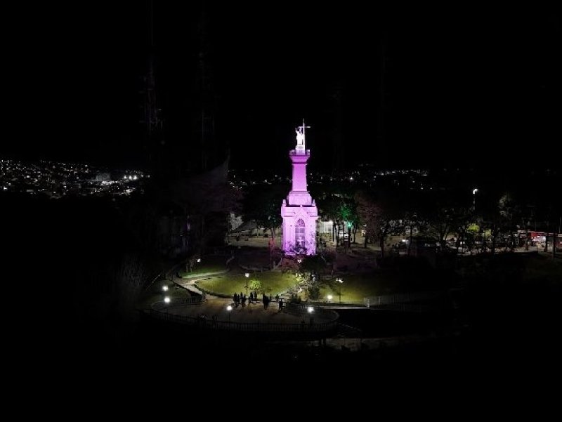 Agosto Lilás: Ponte Wilson Coury Jabour Jr. e Morro do Cristo recebem iluminação especial em apoio à campanha pelo fim da violência contra a mulher
