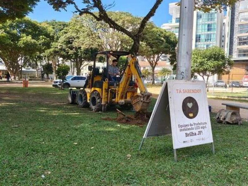 Empav inicia implantação de luminárias LED na praça do Bom Pastor Empav inicia implantação de luminárias LED na praça do Bom Pastor