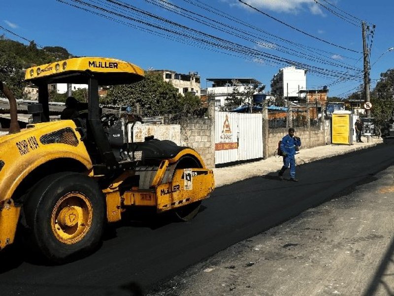Após obras de remodelação de rede, Empav realiza recapeamento asfáltico na Avenida Paulo Botti, no Aeroporto Após obras de remodelação de rede, Empav realiza recapeamento asfáltico na Avenida Paulo Botti, no Aeroporto