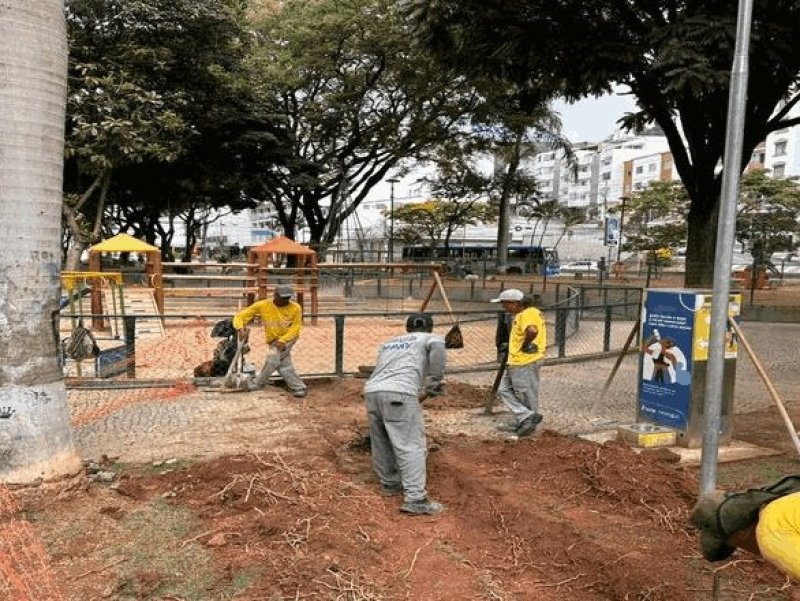 Empav realiza troca de dreno no parquinho da praça do bairro São Mateus