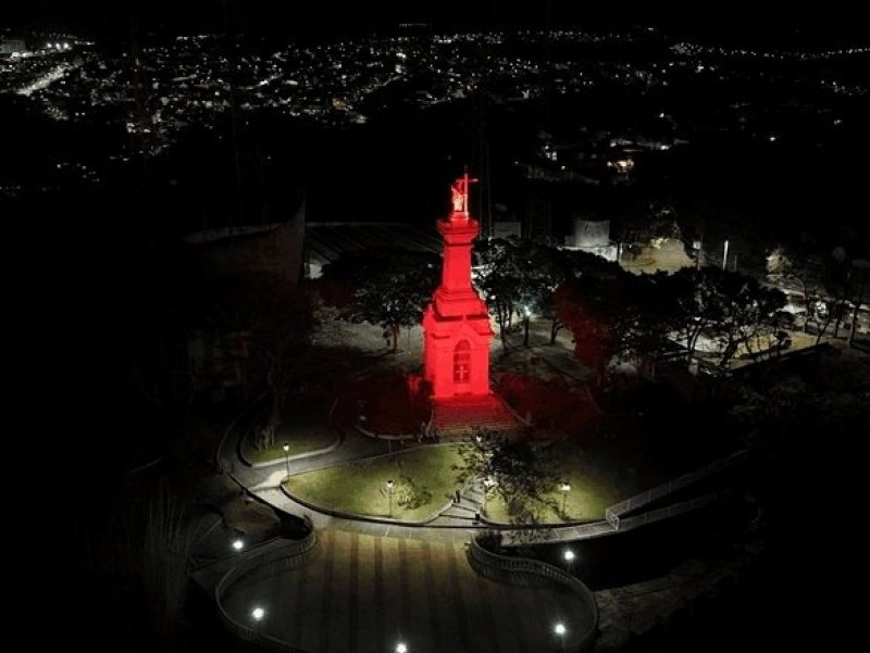 Dezembro Vermelho: Cristo Redentor e ponte Wilson Coury Jabour recebem iluminação especial no mês de prevenção ao HIV, Aids e outras ISTs