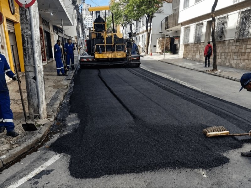 Empav inicia recapeamento asfáltico na rua Dr. Romualdo