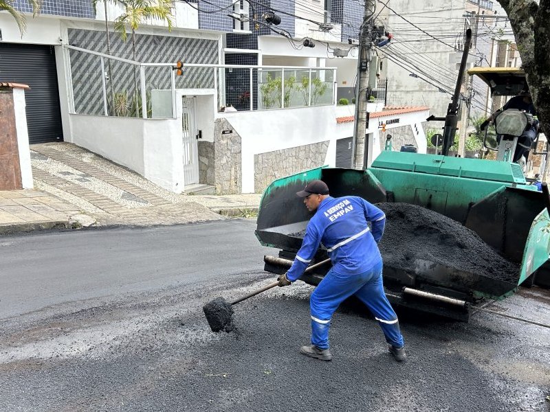 PJF segue com melhorias no asfalto de sete vias no Cascatinha