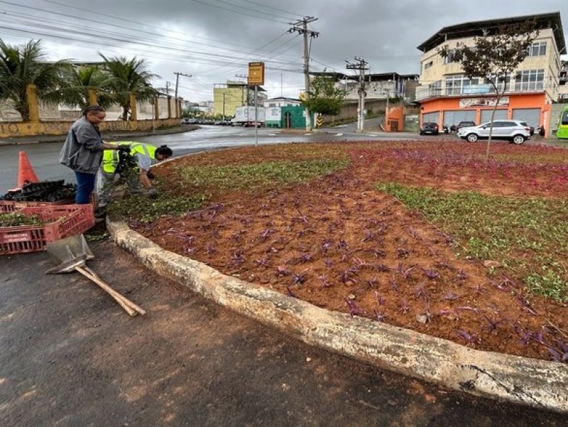 PJF revitaliza rotatória entre os bairros Milho Branco e Francisco Bernardino PJF revitaliza rotatória entre os bairros Milho Branco e Francisco Bernardino
