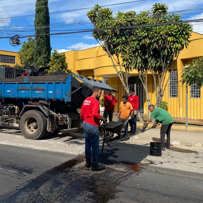 PJF atende 15 bairros com operação tapa-buracos durante o feriado de Tiradentes