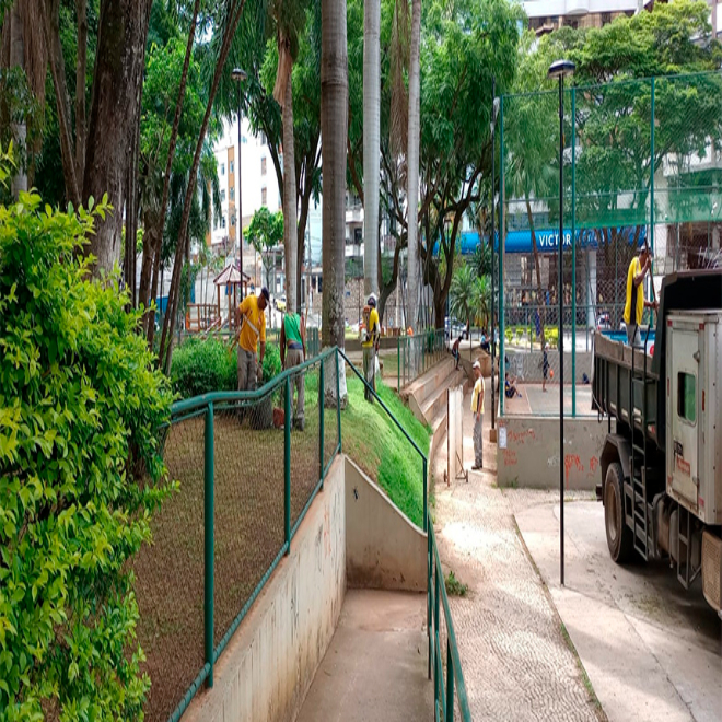 PJF atende 19 praças da cidade com limpeza e poda de grama em três dias
