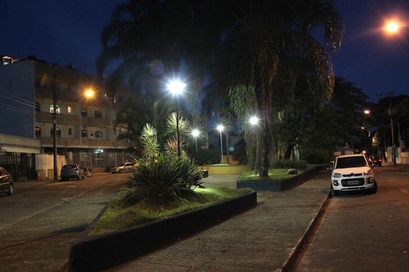Prefeitura revitaliza iluminação de praça no Bairro Santa Catarina