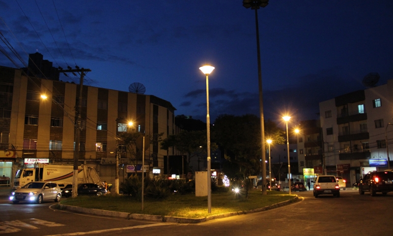 Iluminação da Praça do Cascatinha é revitalizada