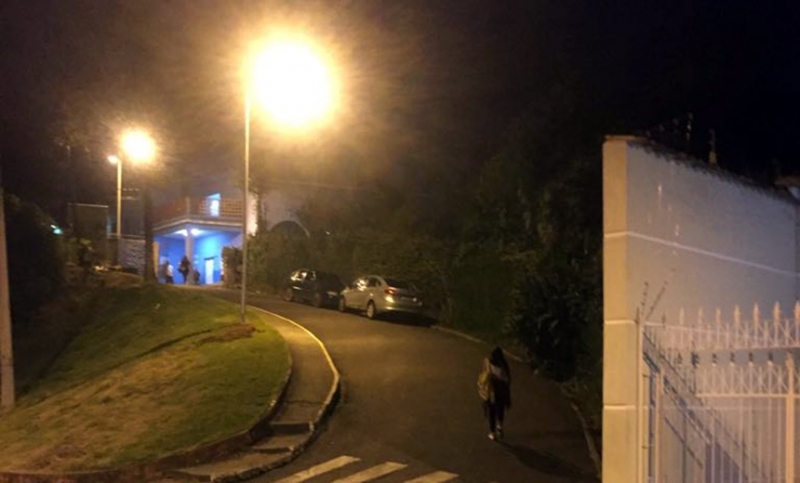 Prefeitura melhora iluminação de acesso à escola no Costa Carvalho