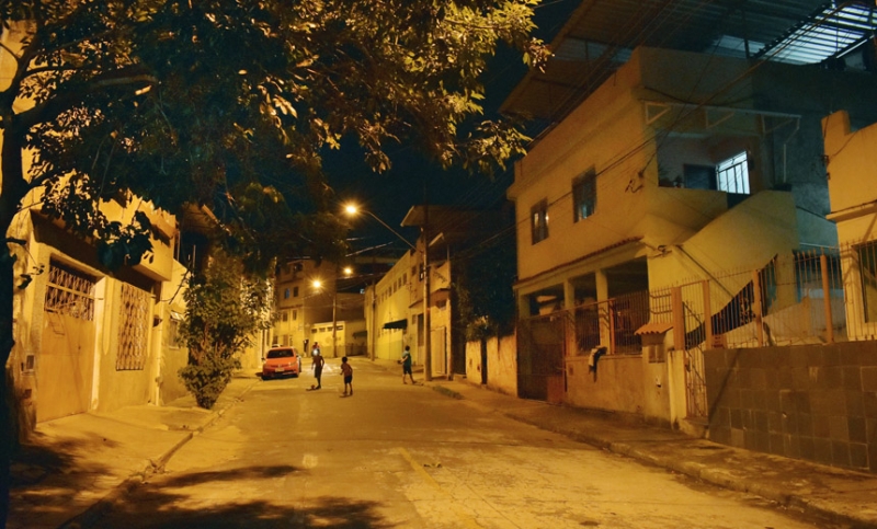 Prefeitura revitaliza iluminação de via do Bairro JK