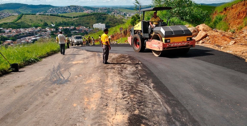 Prefeitura recupera asfalto no Bairro Nova Germânia