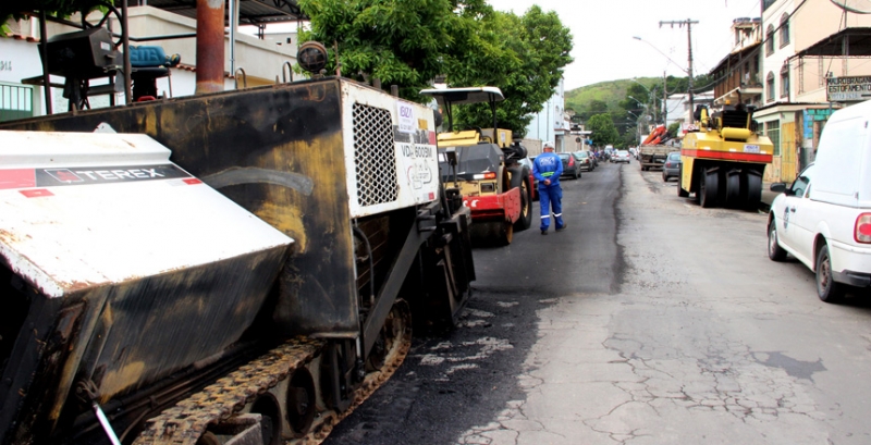 PJF prossegue com asfaltamento de vias e operação tapa-buracos durante o carnaval