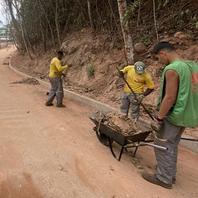 Prefeitura inicia pavimentação no bairro Serra Verde.