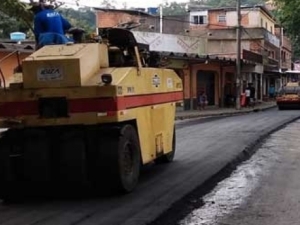 Rua no Bairro Bandeirantes recebe novo asfalto