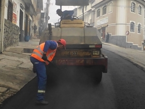 Prefeitura programa asfaltamento em mais de 50 ruas até o final do ano