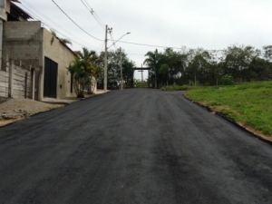 Empav asfalta ruas no Bom Jardim