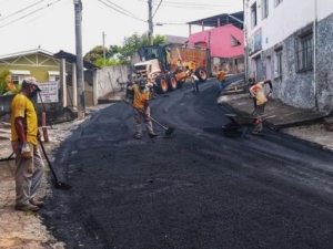 Empav faz manutenção do asfalto em diferentes bairros da cidade