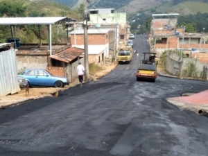 Empav realiza pavimentação asfáltica no bairro Pedras Preciosas