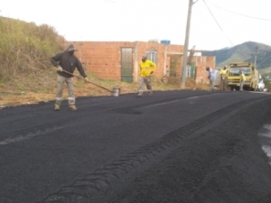 Empav realiza asfaltamento completo no bairro Pedras Preciosas