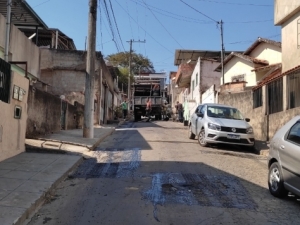 Empav realiza serviços de recomposição asfáltica no bairro Retiro