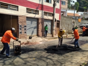 Operação Tapa-buraco atende demandas no bairro Progresso
